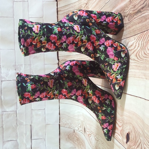 Steve Madden Lombard Pointed Toe Booties 7M - Picture 3 of 10